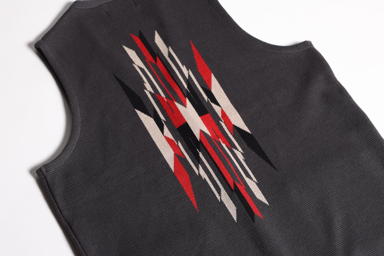 NGT NATIVE VEST CHARCOAL