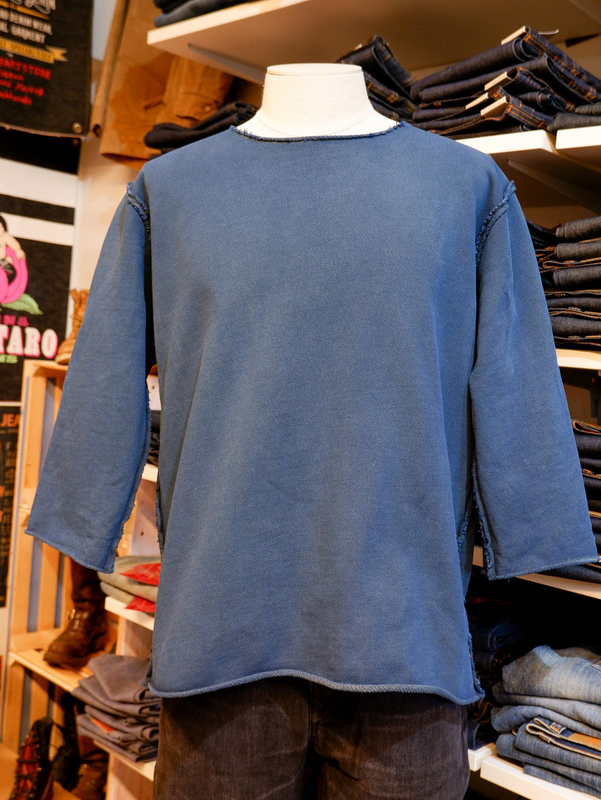 FLEURS DE BAGNE × the LowDown x Blaudruck Koo´ „Le Sweat Jo le Boxeur“ – Vintage Crewneck Sweatshirt – Indigo Overdye