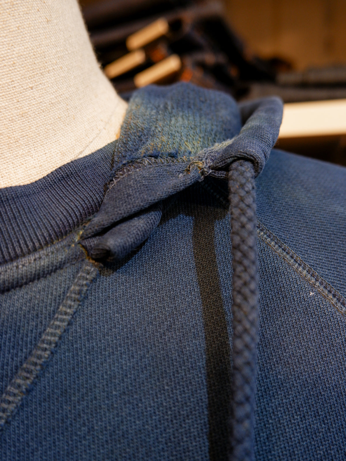 FLEURS DE BAGNE × the LowDown x Blaudruck Koo´ Boxing Hooded Sweatshirt 3/4 Sleeves „BASIC VINTAGE“ – Indigo Overdye