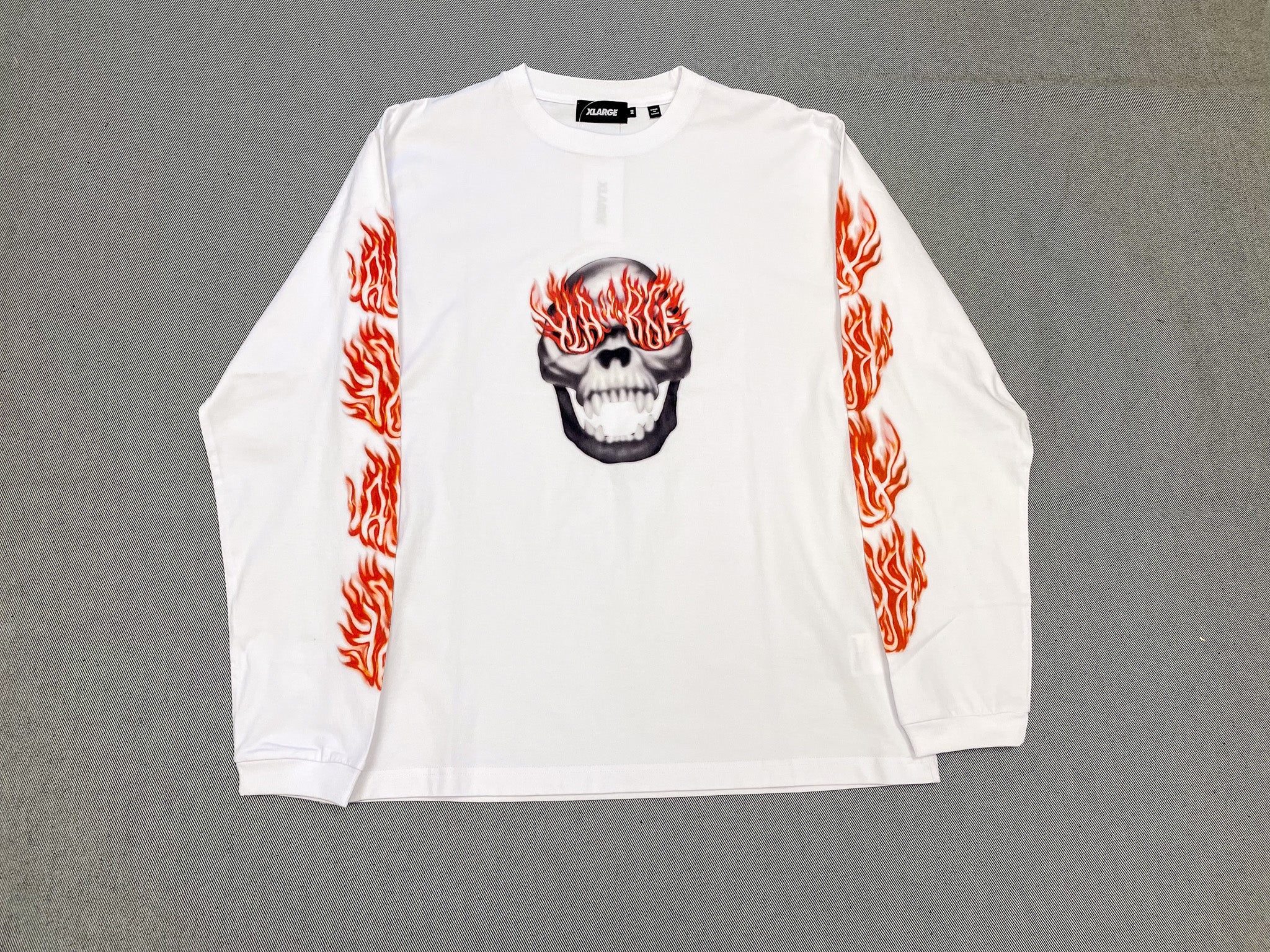 SKULL IN FLAMES L/S TEE - White