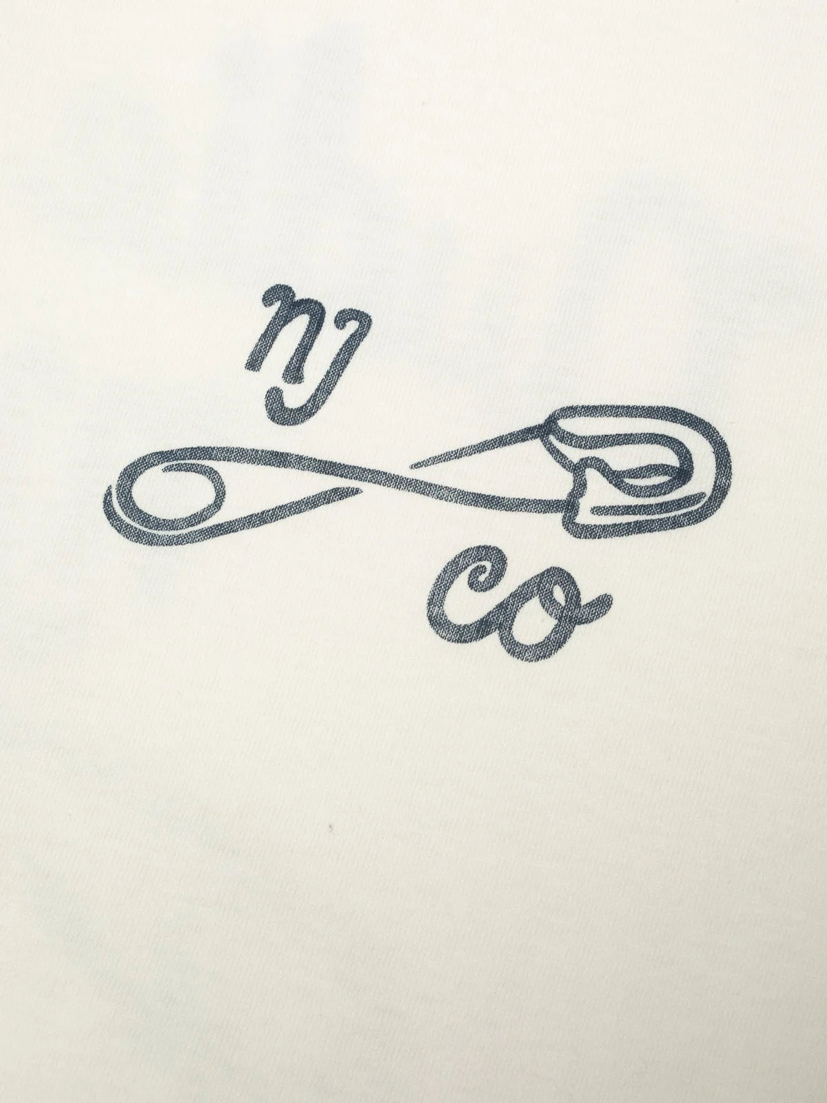 ROY T-SHIRT NJCO Pin Chalk White– Clean Look mit Vintage-Edge