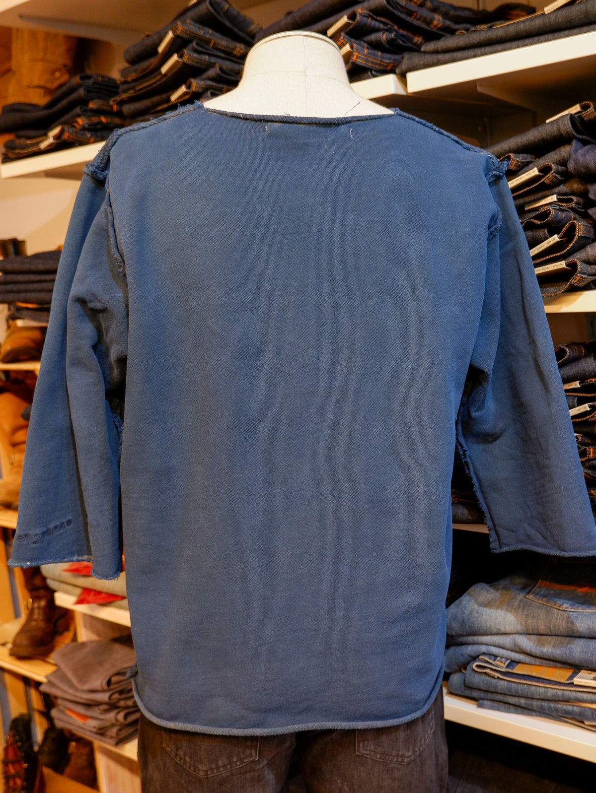 FLEURS DE BAGNE × the LowDown x Blaudruck Koo´ „Le Sweat Jo le Boxeur“ – Vintage Crewneck Sweatshirt – Indigo Overdye