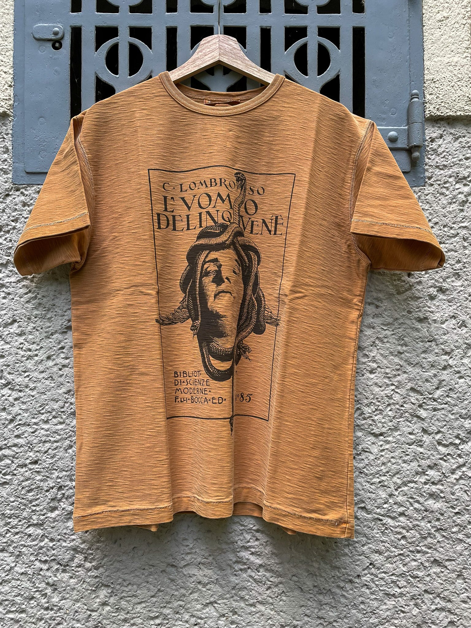 TRICOT L’UOMO DELINQUENTE “CESARE LOMBROSO” Old Yellow