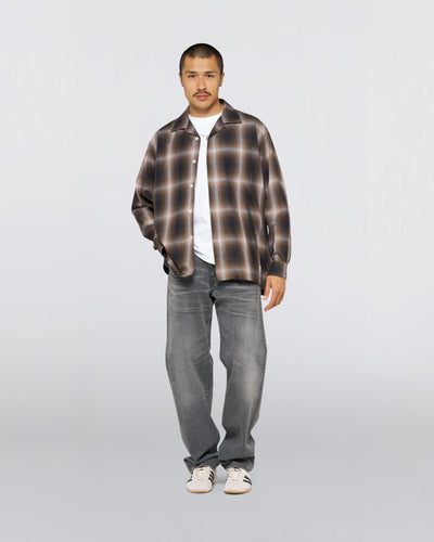 OPEN COLLAR SHIRT– Hombre Plaid - Brown / Grey